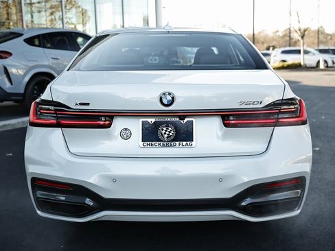 Used 2022 BMW 750i xDrive w/ Luxury Rear Seating Package image 10