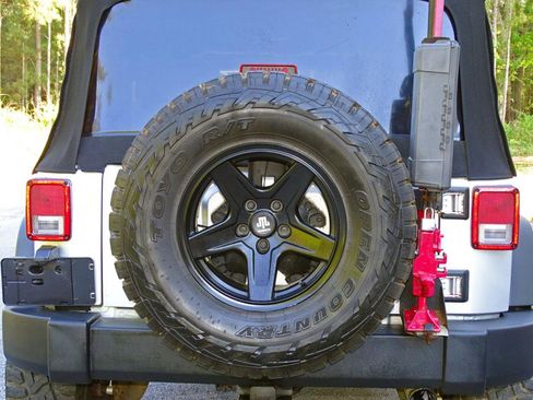 Used 2008 Jeep Wrangler Unlimited Rubicon w/ Dual Top Group image 10