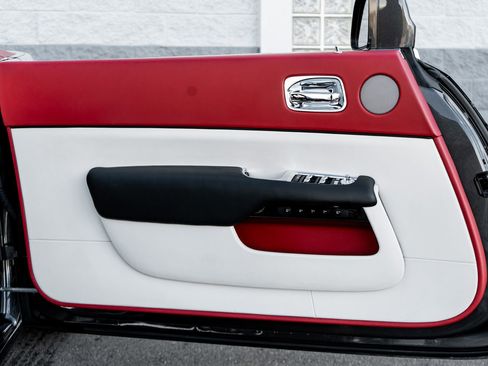 Used 2017 Rolls-Royce Dawn image 25