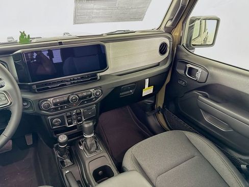 New 2025 Jeep Gladiator Sport image 24