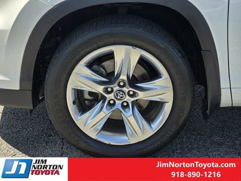 Used 2016 Toyota Highlander Limited Platinum image 14