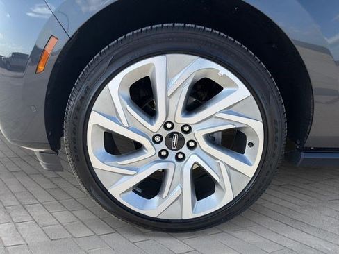 Used 2025 Lincoln Navigator Reserve AWD/4WD image 9