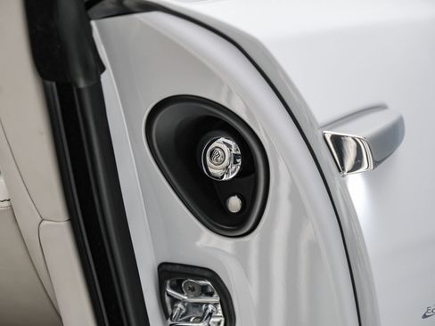 Used 2017 Rolls-Royce Dawn RWD image 99
