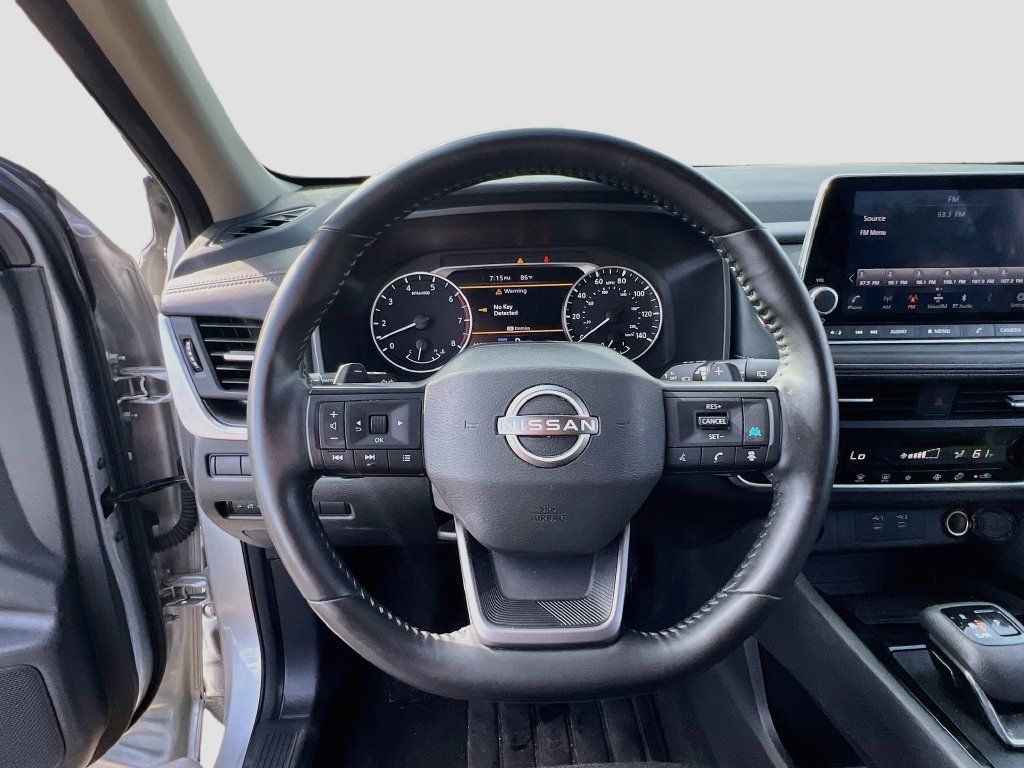 Used 2025 Nissan Rogue SV AWD/4WD image 11
