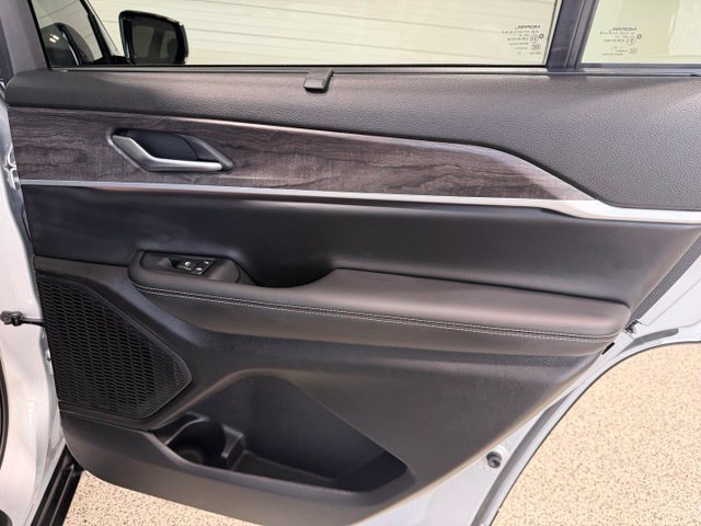 Used 2023 Jeep Grand Cherokee L Limited AWD/4WD image 26