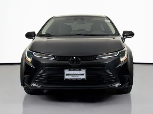 Used 2025 Toyota Corolla LE FWD image 3