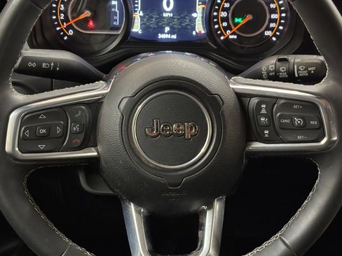 Used 2025 Jeep Wrangler Unlimited Sahara AWD/4WD image 28