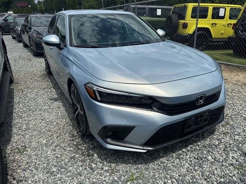 Used 2023 Honda Civic Touring image 2