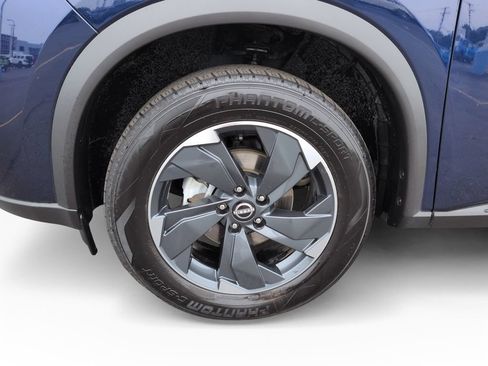 Used 2025 Nissan Rogue SV FWD image 30