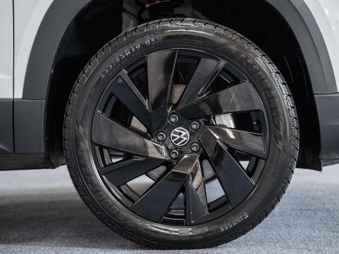 Used 2024 Volkswagen Taos SE AWD/4WD image 18