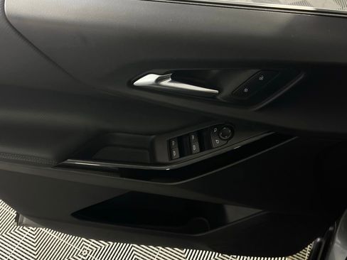 Used 2025 Chevrolet Equinox LT w/ Safety and Technology Package image 25