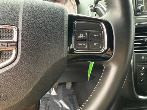 Used 2016 Dodge Grand Caravan SE image 14