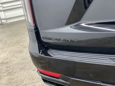 Used 2022 Cadillac Escalade Sport Platinum image 10