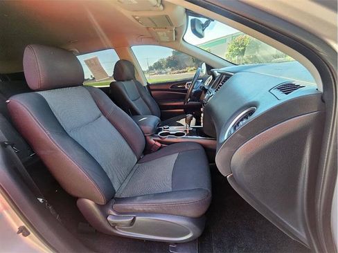 Used 2018 Nissan Pathfinder SV AWD/4WD image 13