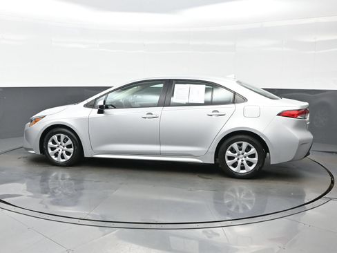 Used 2024 Toyota Corolla LE FWD image 3
