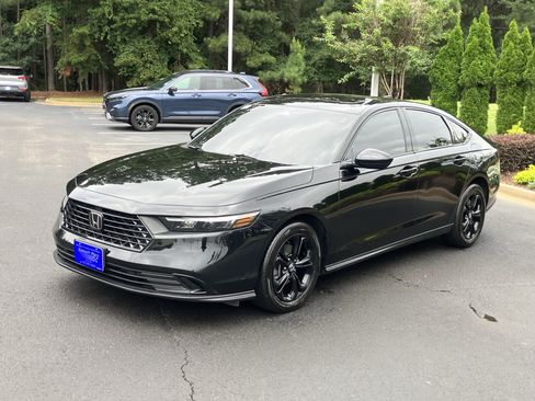 Used 2025 Honda Accord SE image 6