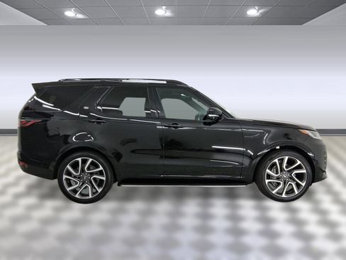 Used 2025 Land Rover Discovery Dynamic SE image 8