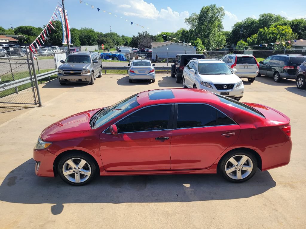 Used 2012 Toyota Camry SE FWD image 6