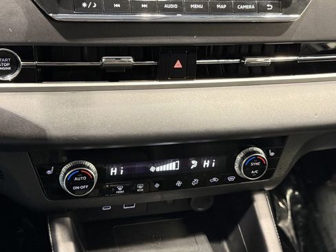 Used 2024 Mitsubishi Outlander SE image 12