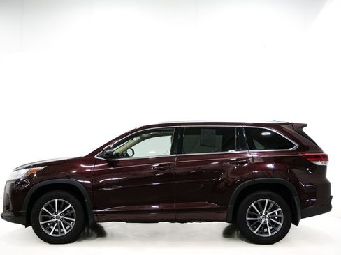 Used 2018 Toyota Highlander XLE w/ Protection Package #3 AWD/4WD image 6