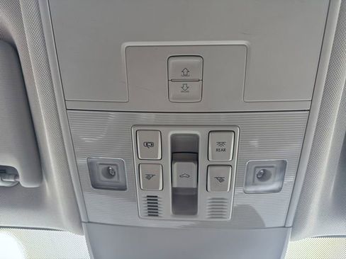 Used 2022 Volkswagen Taos SEL image 13