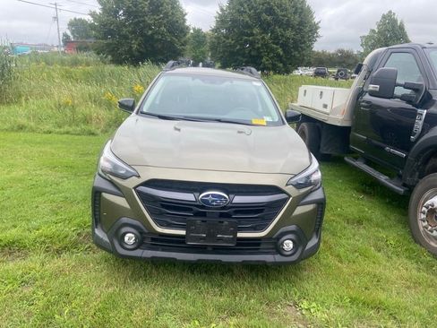 Used 2025 Subaru Outback Premium AWD/4WD image 2
