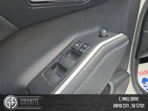 Used 2021 Toyota Highlander XLE image 11