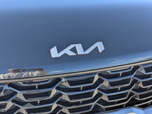 Certified 2025 Kia Sorento S image 11