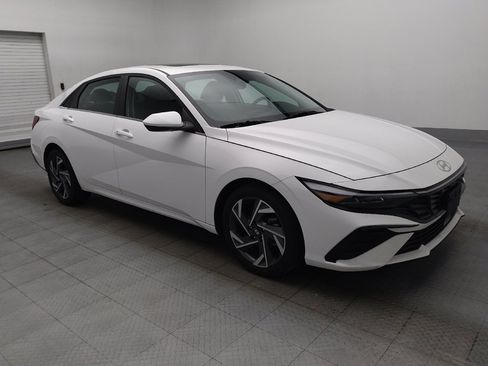 Used 2025 Hyundai Elantra SEL FWD image 11
