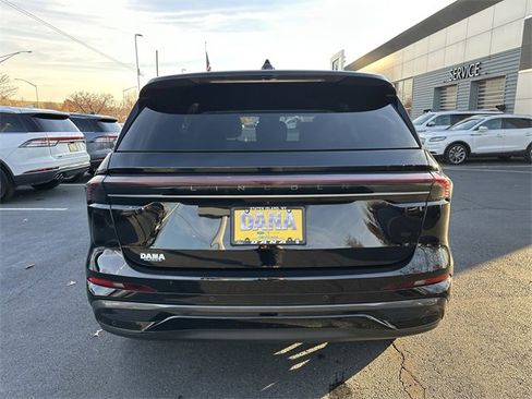 Certified 2024 Lincoln Nautilus Reserve w/ Jet Appearance Package (87T) image 6