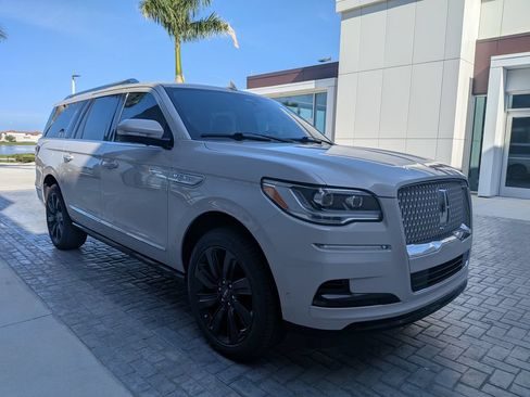 Certified 2024 Lincoln Navigator L Reserve AWD/4WD image 8