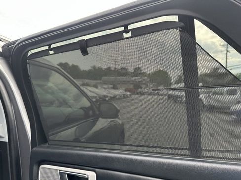 Used 2022 Ford Explorer Limited w/ Equipment Group 301A image 9