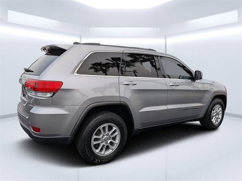 Used 2019 Jeep Grand Cherokee Laredo image 3