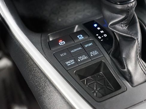 Used 2020 Toyota RAV4 XLE image 21