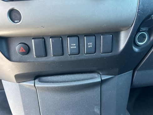 Used 2011 Nissan Titan SV AWD/4WD image 18