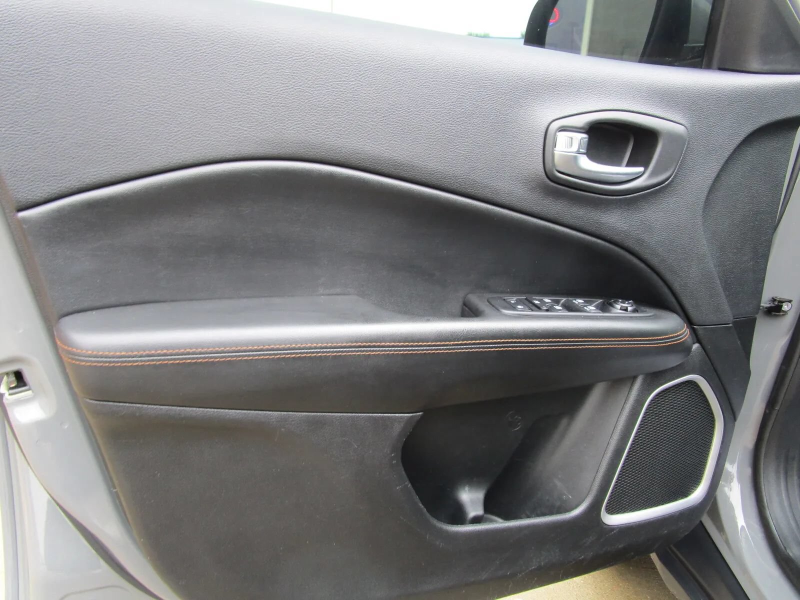 Used 2019 Jeep Compass Limited AWD/4WD image 12
