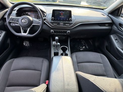 Used 2024 Nissan Altima 2.5 SV FWD image 14