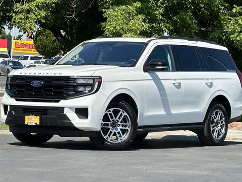 Certified 2025 Ford Expedition Active AWD/4WD image 1