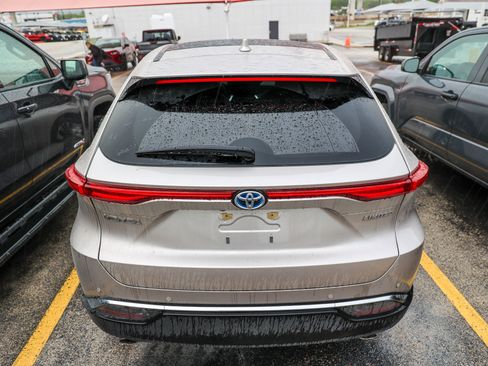 Used 2024 Toyota Venza Limited image 9