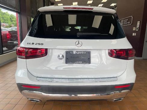Used 2021 Mercedes-Benz GLB 250 w/ Premium Package image 9