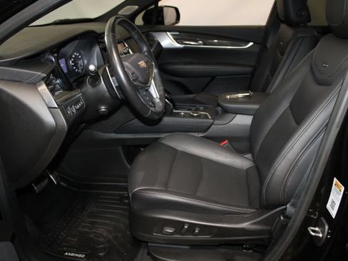 Certified 2022 Cadillac XT5 Sportv w/ LPO, ONYX Package AWD/4WD image 8