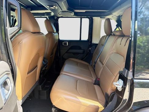 Used 2023 Jeep Wrangler Unlimited Sahara AWD/4WD image 20