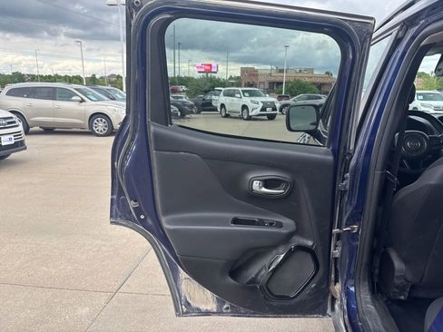 Used 2018 Jeep Renegade Altitude AWD/4WD image 33