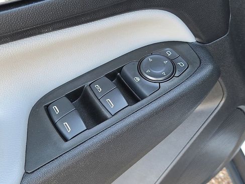 Used 2023 Chevrolet Equinox LS w/ Sport Edition image 21