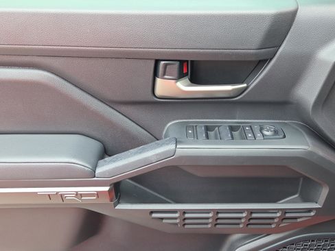 Used 2024 Toyota Tacoma TRD Sport w/ TRD Sport Upgrade Package image 17