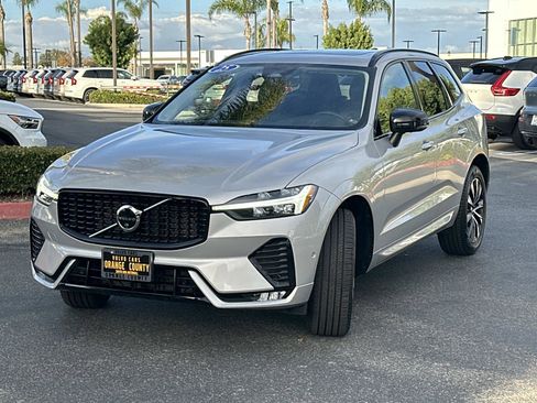 Certified 2025 Volvo XC60 B5 Plus image 8