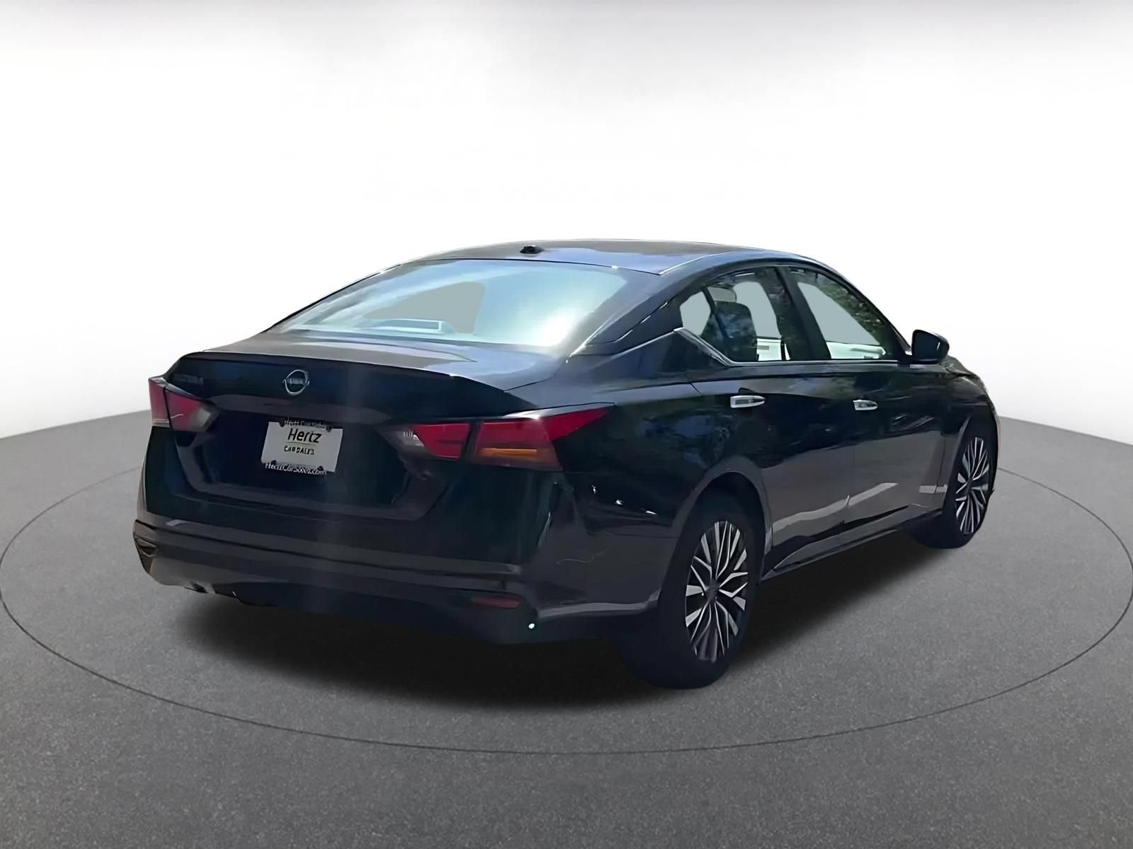 Used 2025 Nissan Altima 2.5 SV FWD image 13