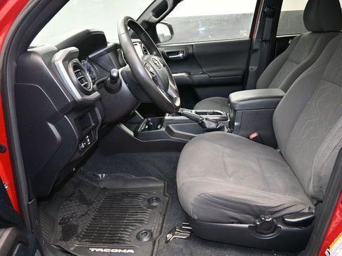 Used 2016 Toyota Tacoma TRD Off-Road image 13