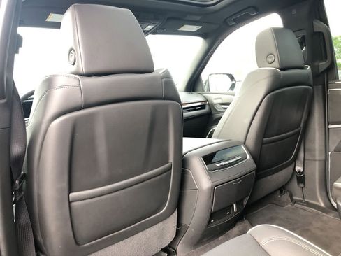 Used 2023 Cadillac Escalade Premium Luxury image 21