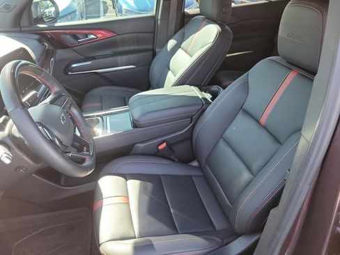 Used 2024 Chevrolet Traverse RS image 20